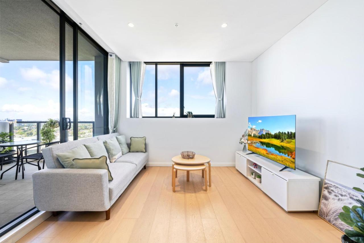 High Level Urban Retreat In Macquarie Park *
